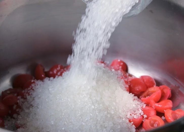aid1715605 v4 728px Make Tart Cherry Juice Step 1 Version 2.jpg - طرز تهیه آب آلبالو با آلبالو خشک